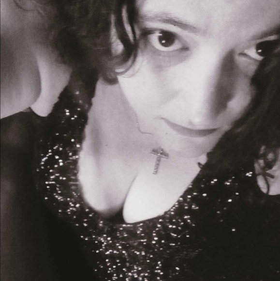 Meet your Posher, Aspen - Picture 1 of 2